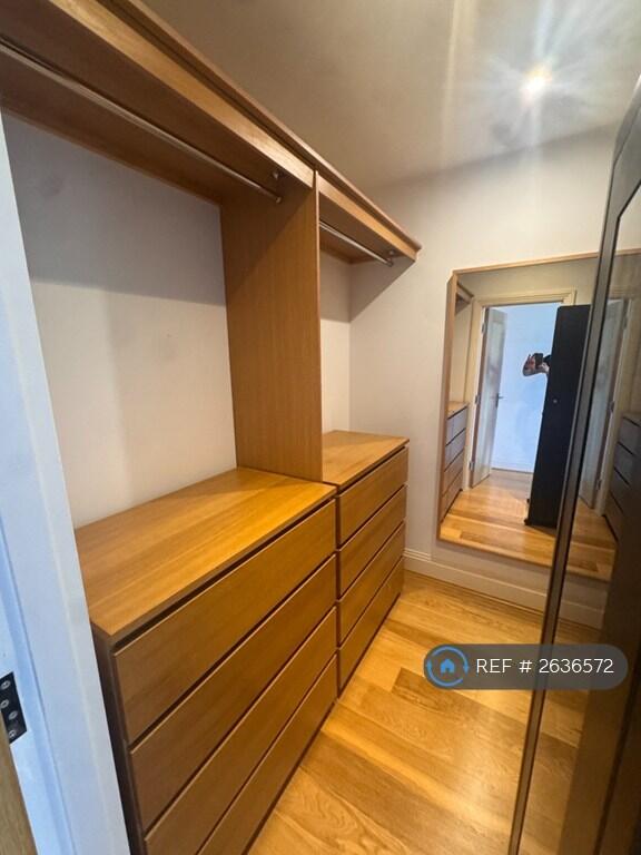 Master Bedroom Walk In Wardrobe
