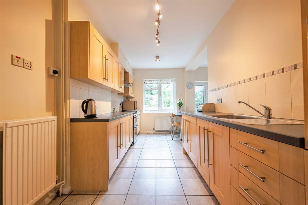 30 Longdale Lane-13.jpg