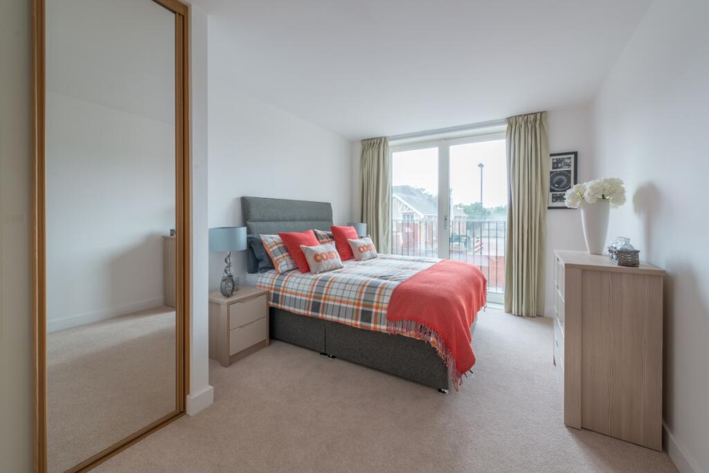 2 bed large corne...