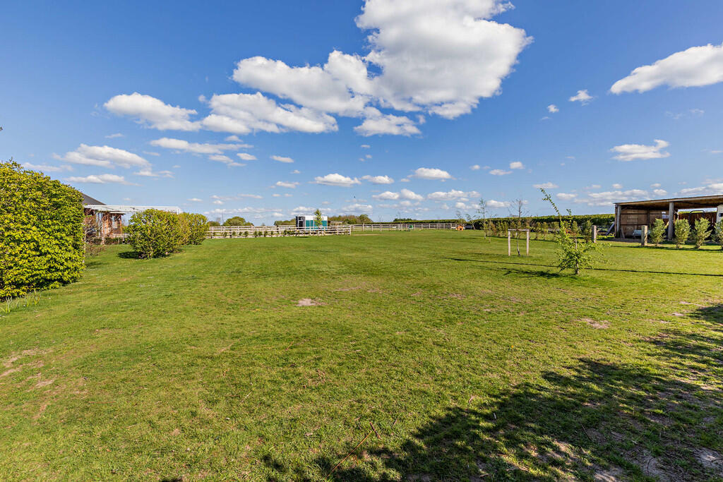 8644635-exterior2...