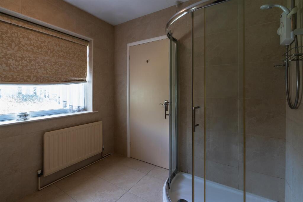 Master En-Suite Shower Room