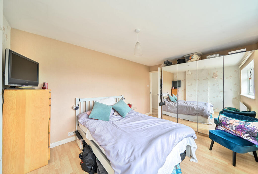 1315389-5-685a890...