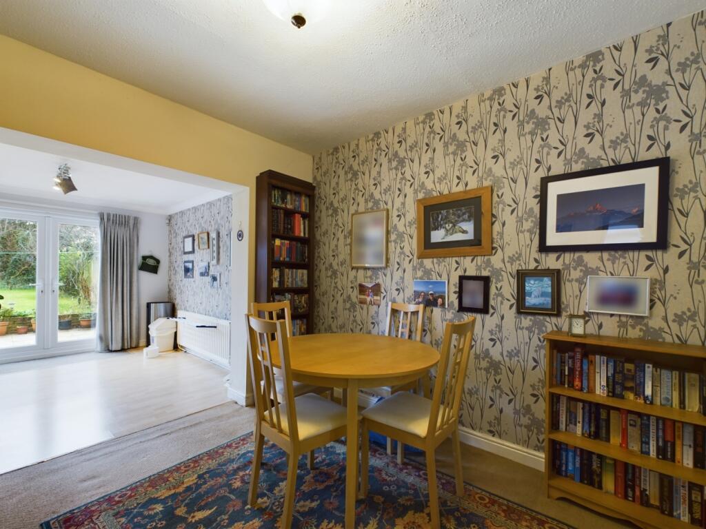 CAM02386G0-PR0112-STILL012