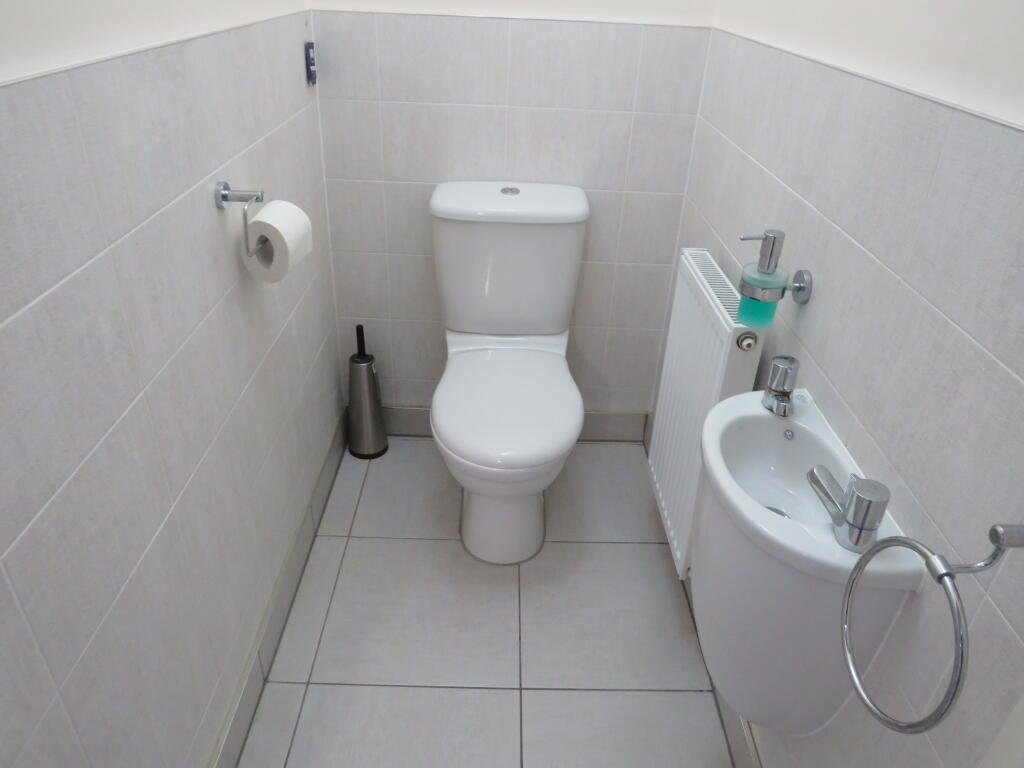 Cloakroom/wc