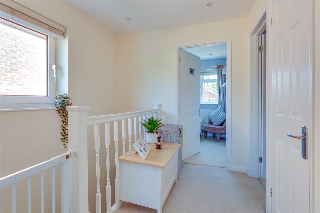 Elizabeth Close, Henley-on-Thames, Oxfordshire, RG9