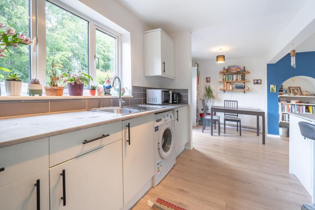 OPEN PLAN LIVING AREA