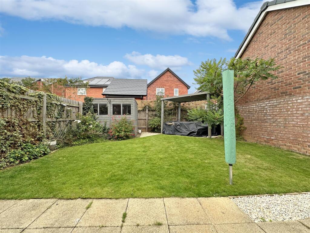Delightful Landscaped Garden 031