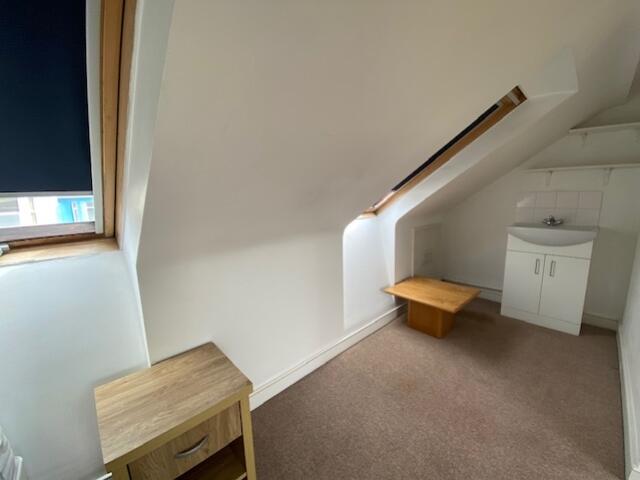 1 Whippingham Street Bedroom 6 (2)