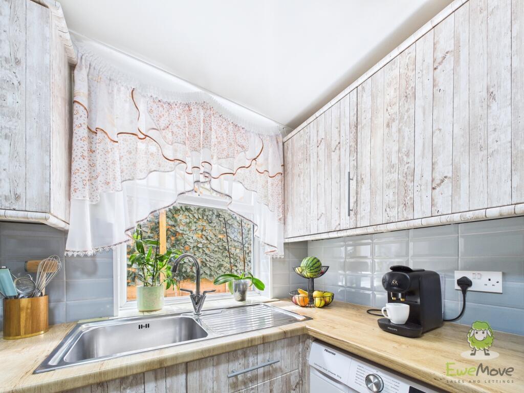 CAM01543G0-PR0136-STILL022