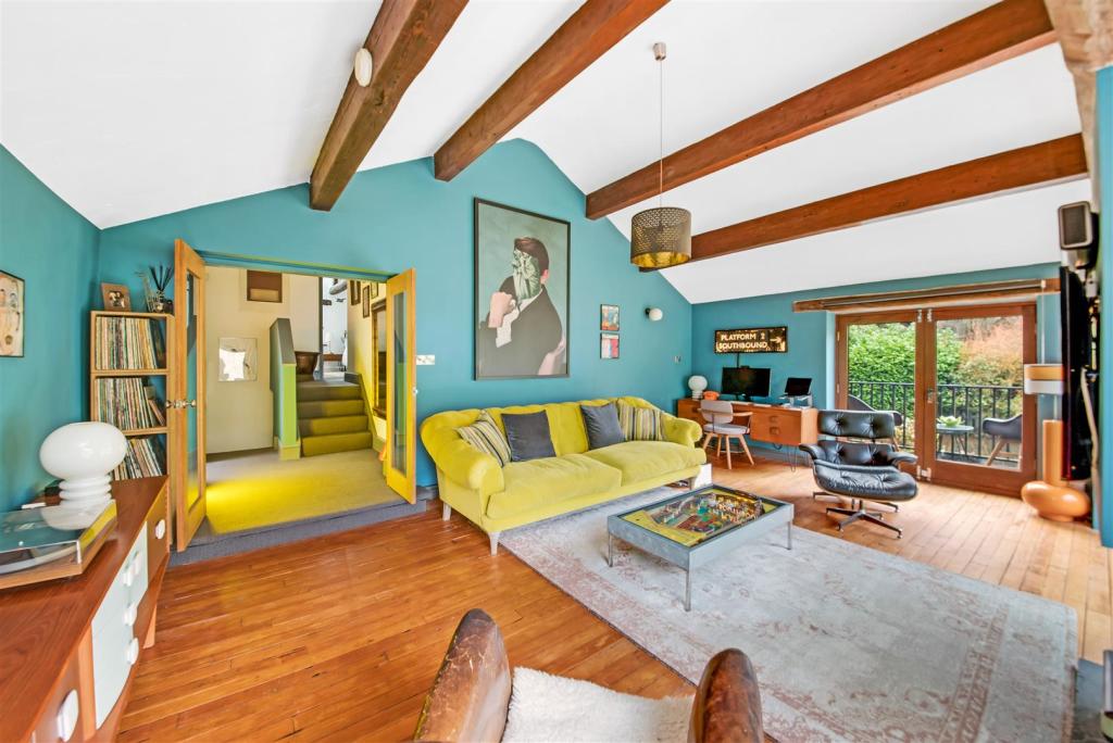 SITTING ROOM