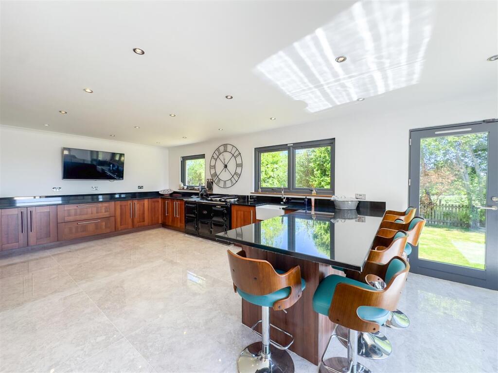 Kitchen/Dine/Family Area