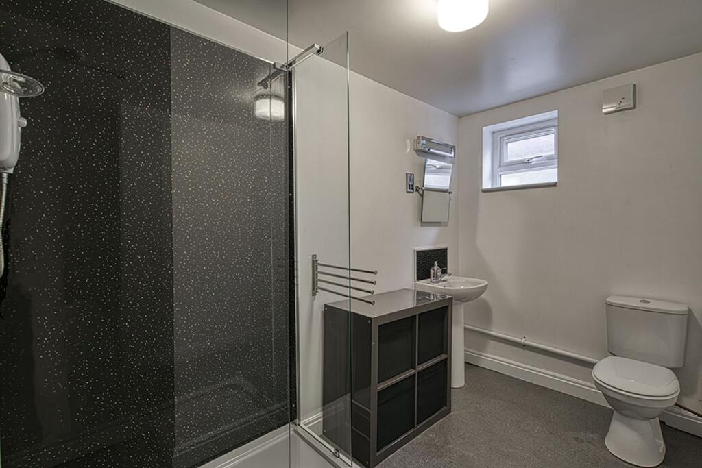 Four Shared Shower Rooms