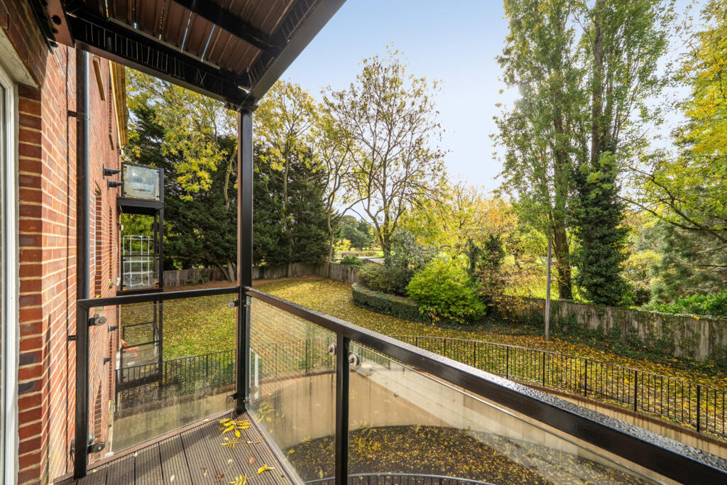 1371369-11-68f778...