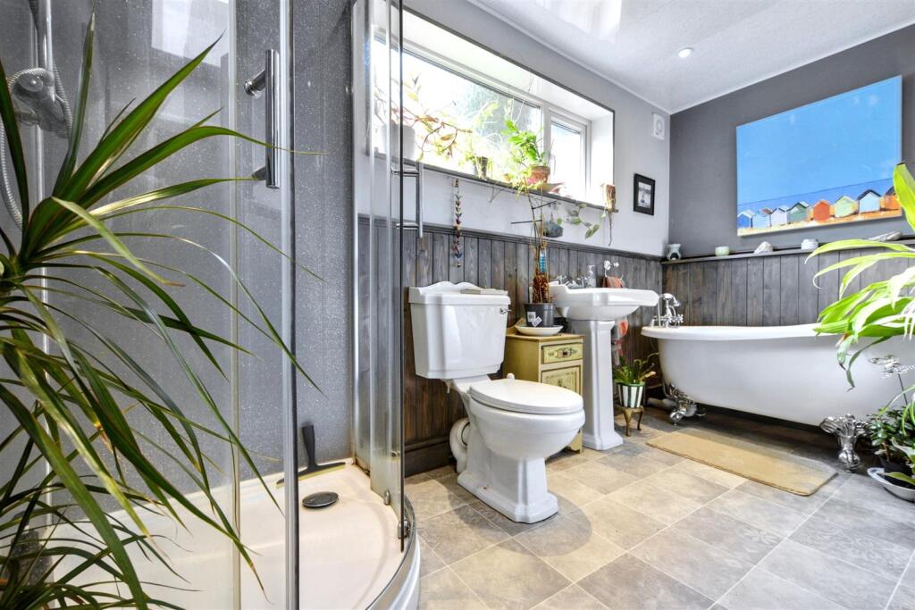 SHOWER/BATHROOM
