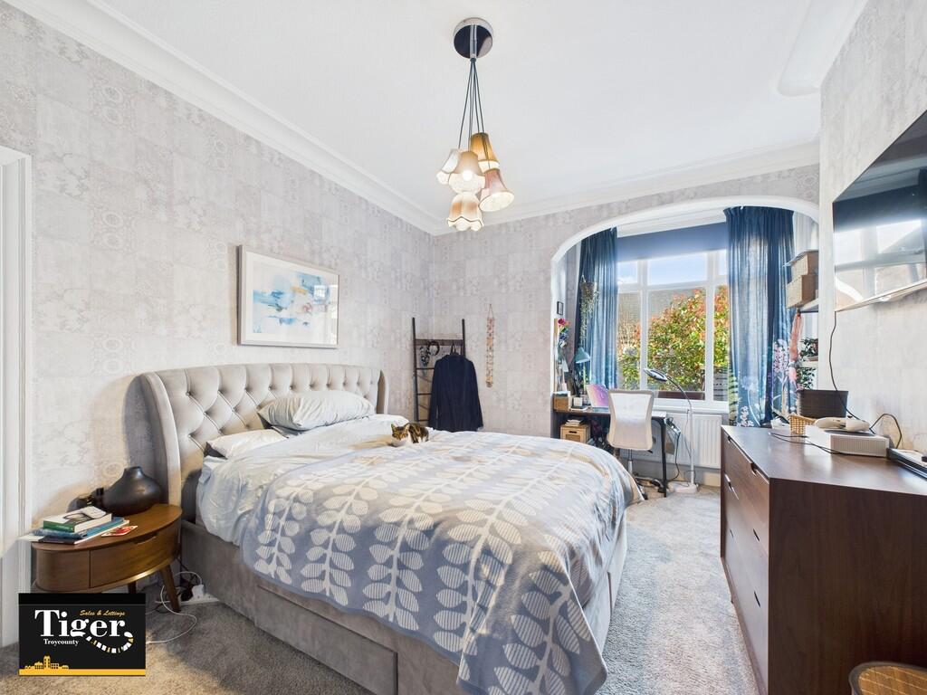 CAM02176G0-PR0513...