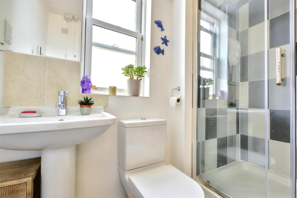 2nd Floor Bathroom_2.jpeg