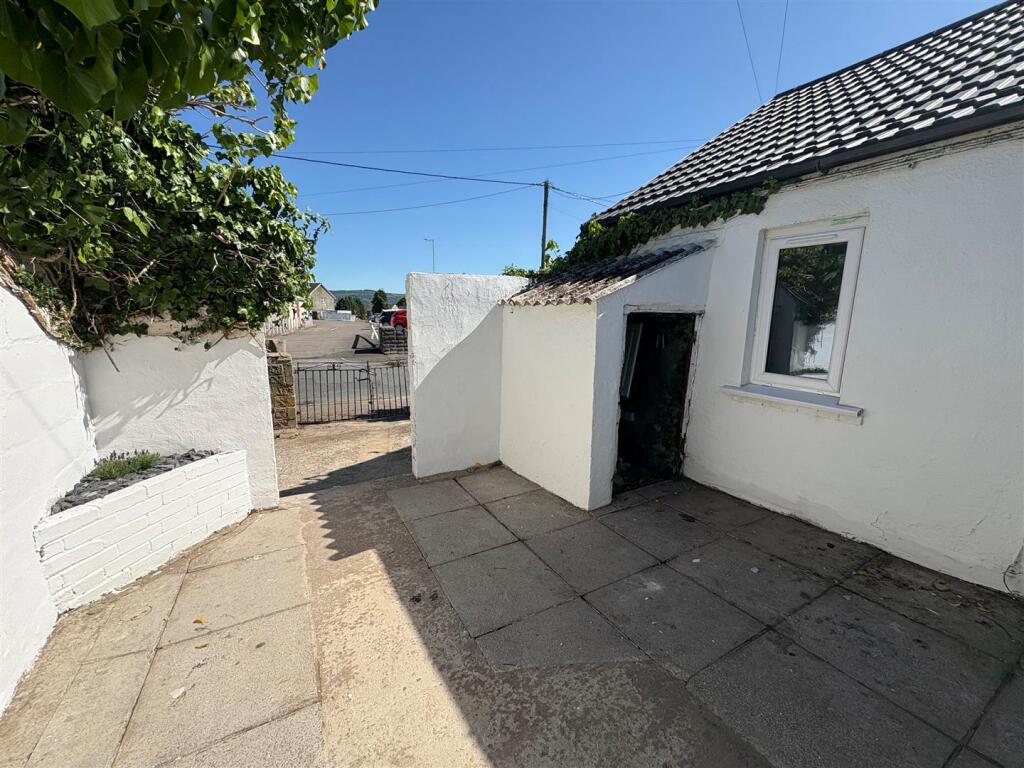 Side &amp; Rear Yard