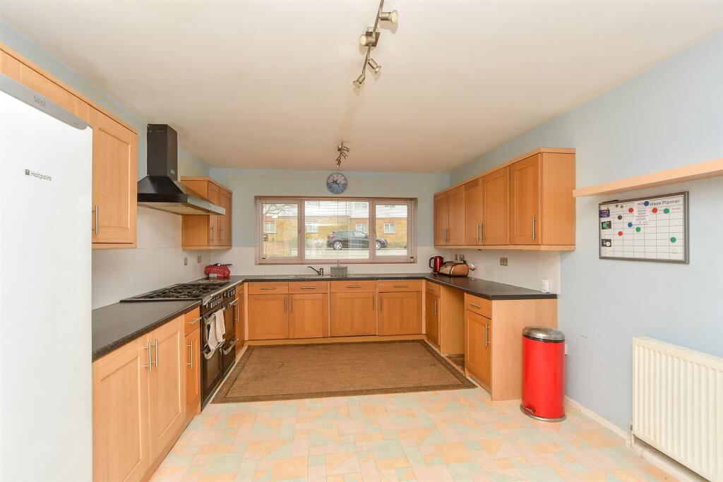 Kitchen/Breakfast Area