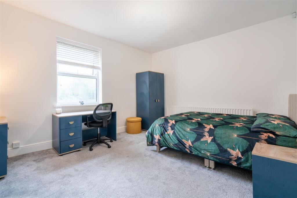 Bedroom 1.jpg