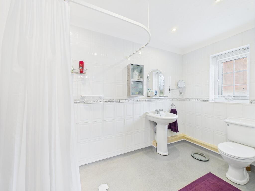 en-suite shower room