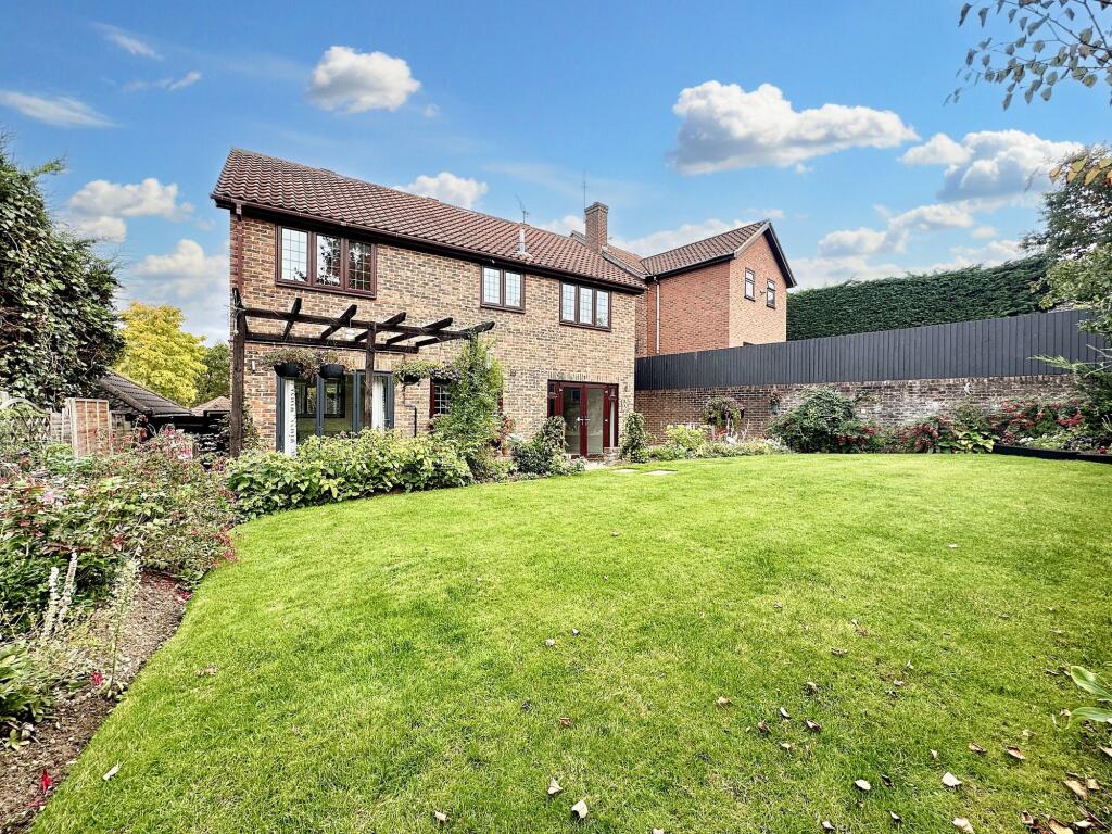 Garden to house