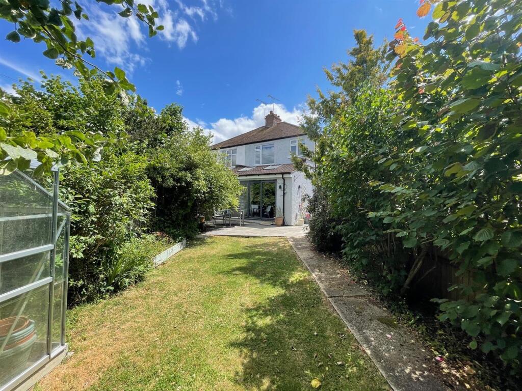 38 Clive Close Garden Rear View.jpg