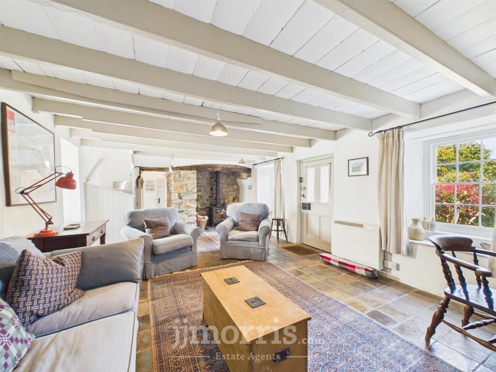 Sitting/Dining Room