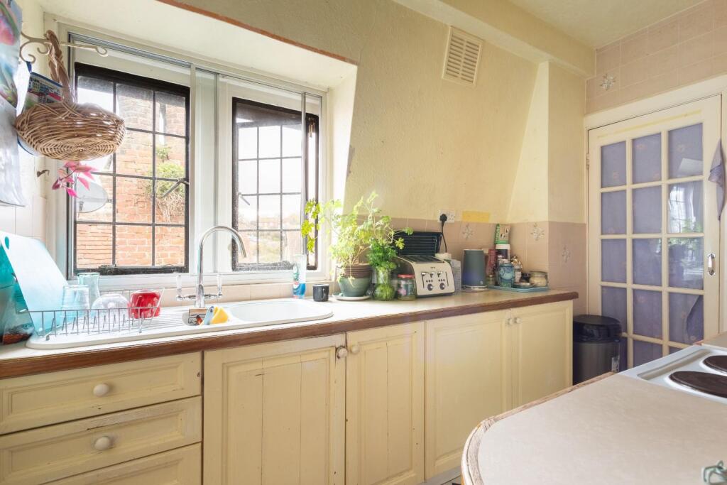 Tudor Close-4.jpg