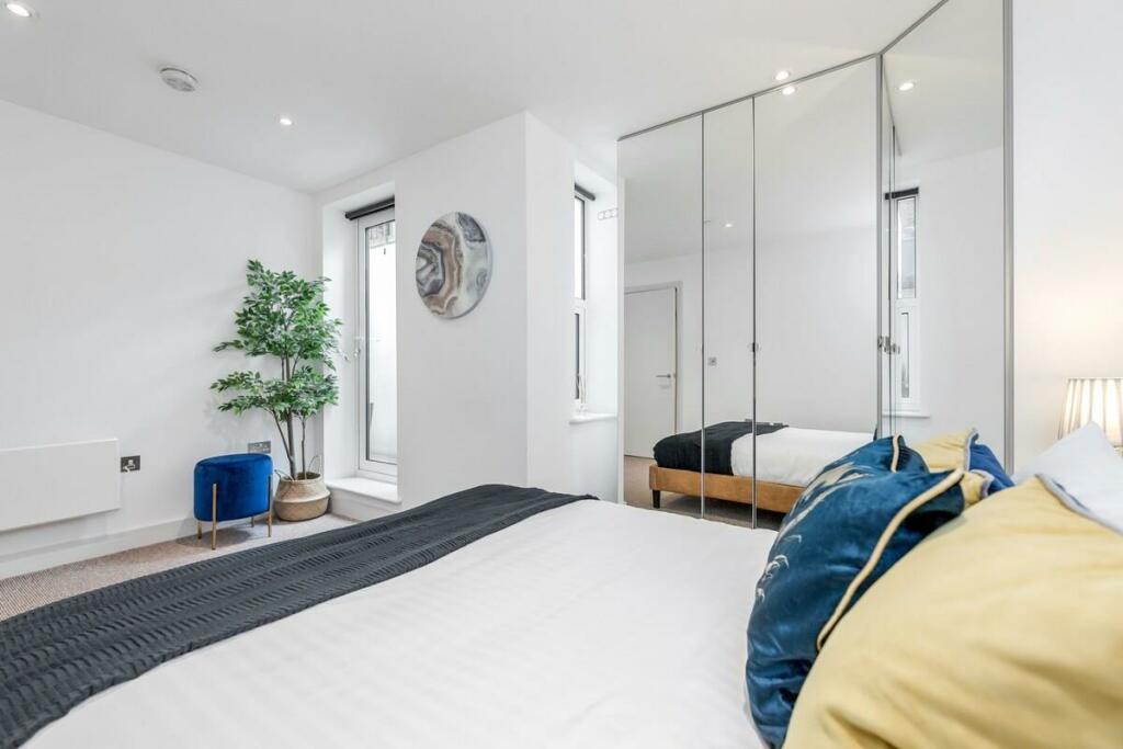 Second Bedroom (2).jpg