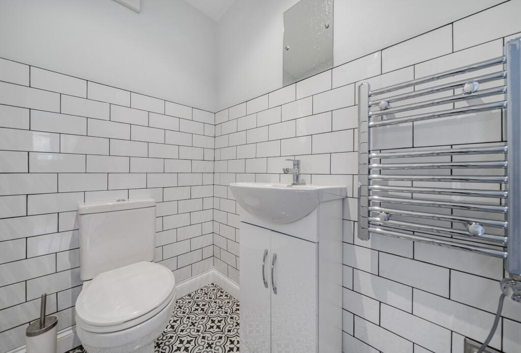 1344763-11-68a833...