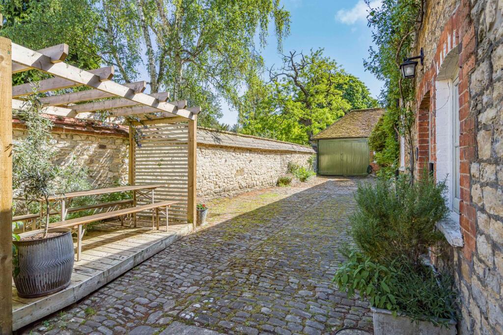 Courtyard &amp; Parking
