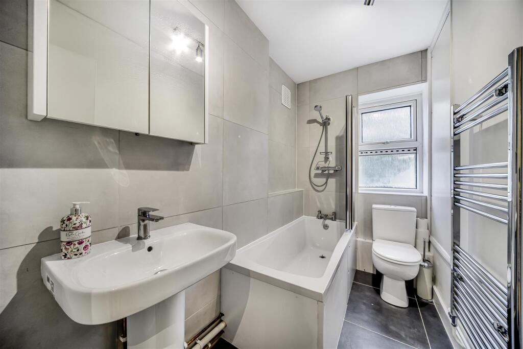 James_Anderson_Sheen_Sales_104_Chertsey_Court_Clif