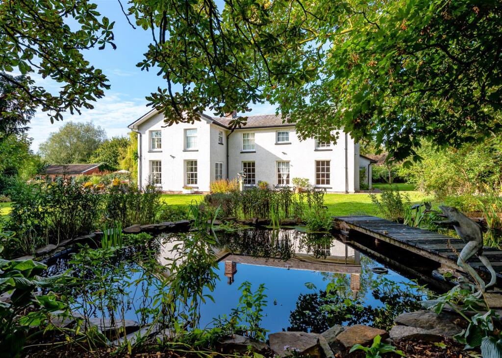 The Grove, Bradley-External-04.jpg