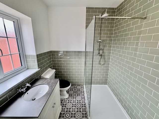 ENSUITE SHOWER ROOM