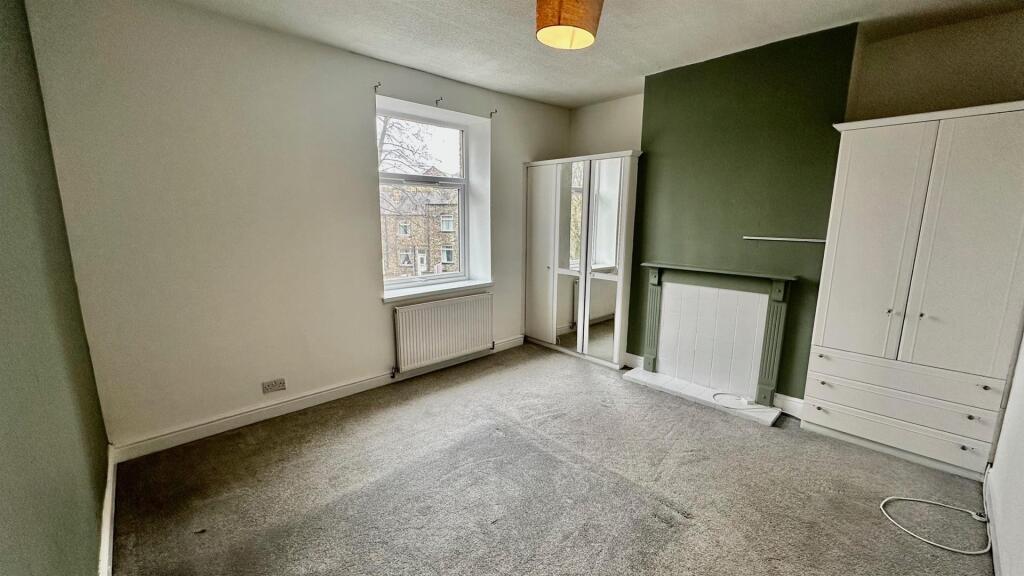 Bedroom 1.jpg