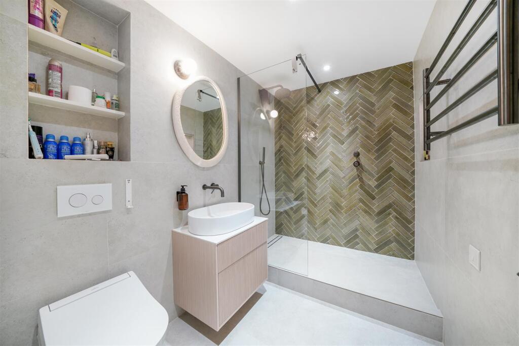 2 Sir Alexander Close - 5oG83nlbmzGu2nhxwAmg.jpg