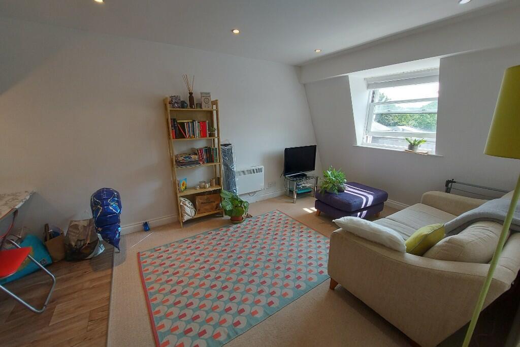 13' Sitting Room...