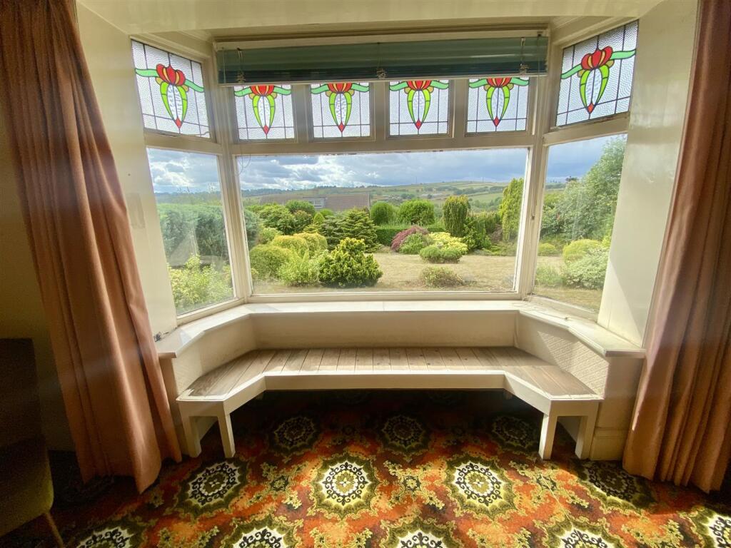 Bramleys Estate Agents - Meadow Bank Crescent - Mi