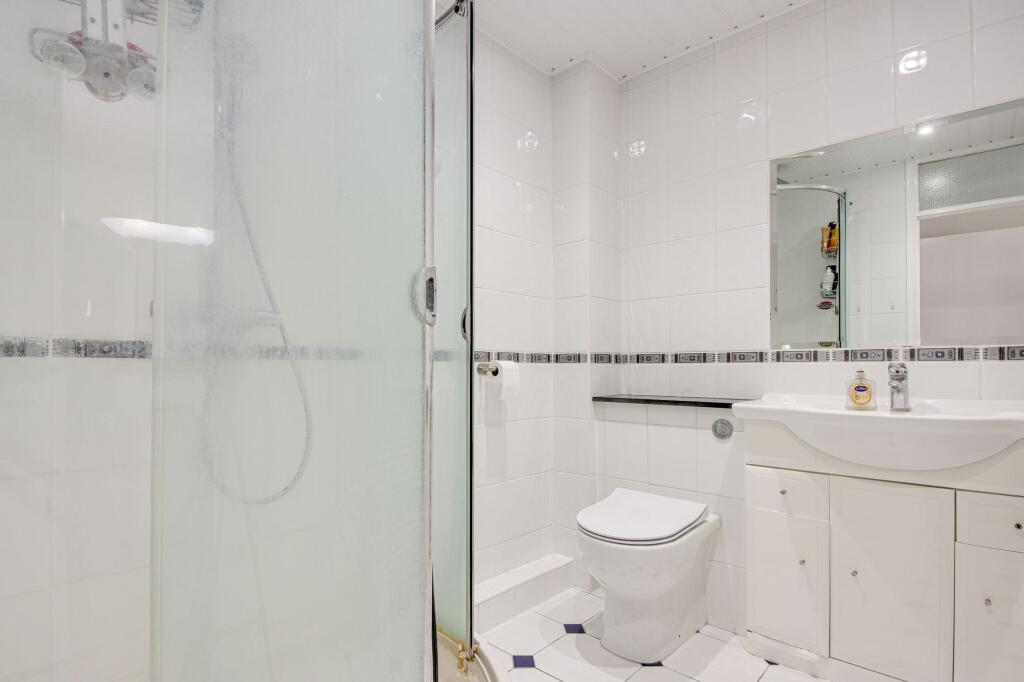 En-suite bathroom