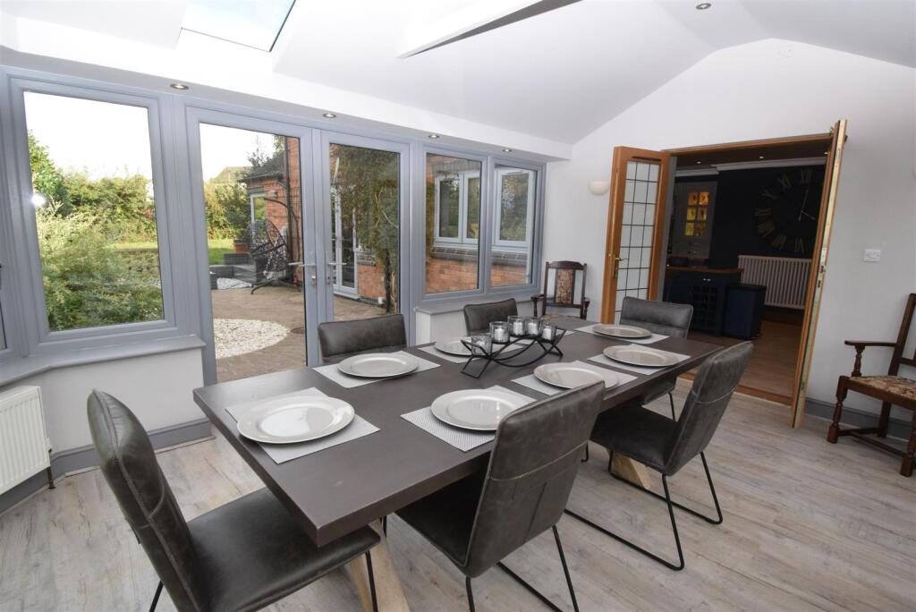 Conservatory/Dining Room