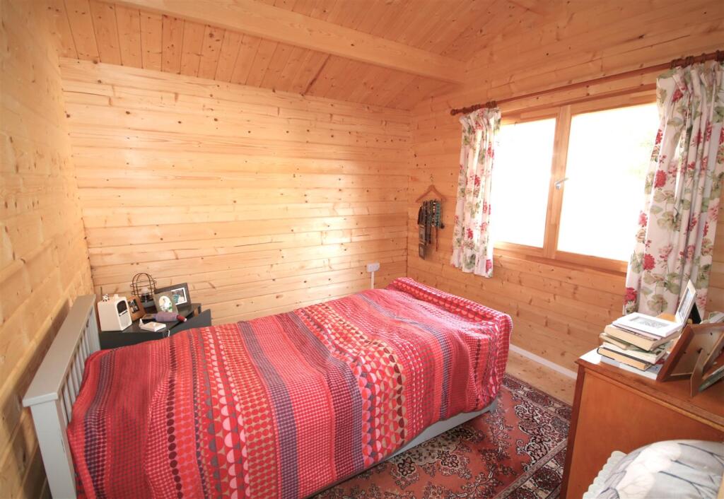 Cabin Bedroom 1a.JPG