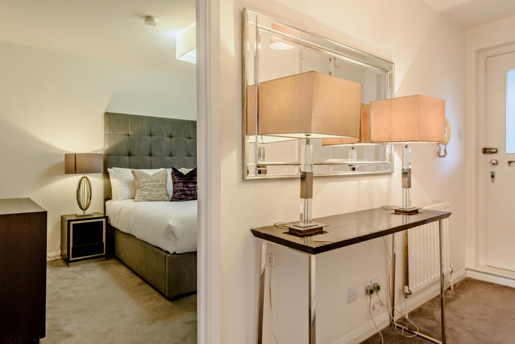 8447057-interior0...