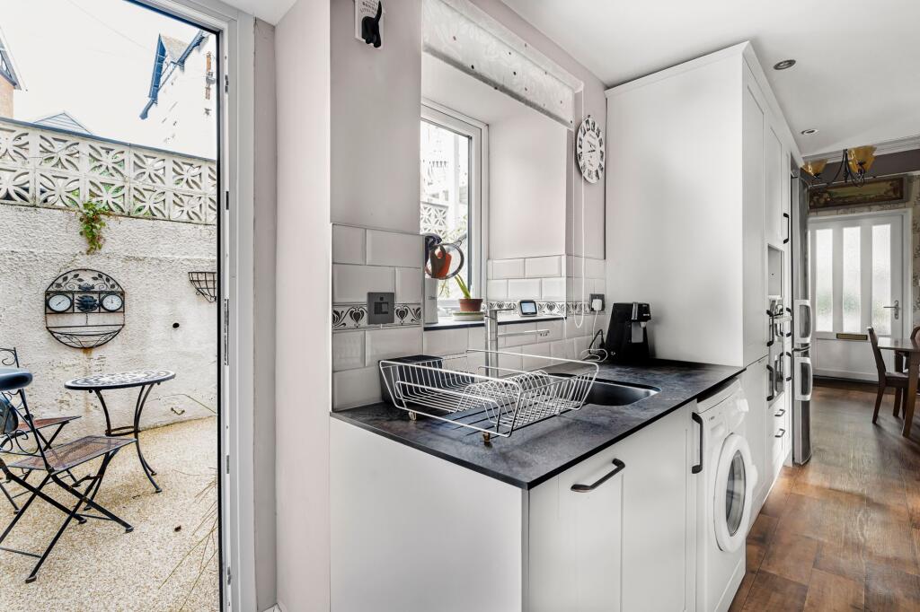 Kitchen into courtyard