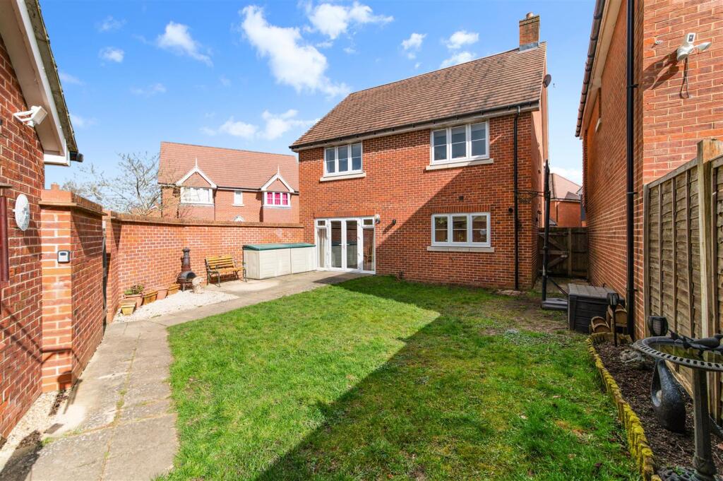 RONA MACLEAN CLOSE, (20).jpg