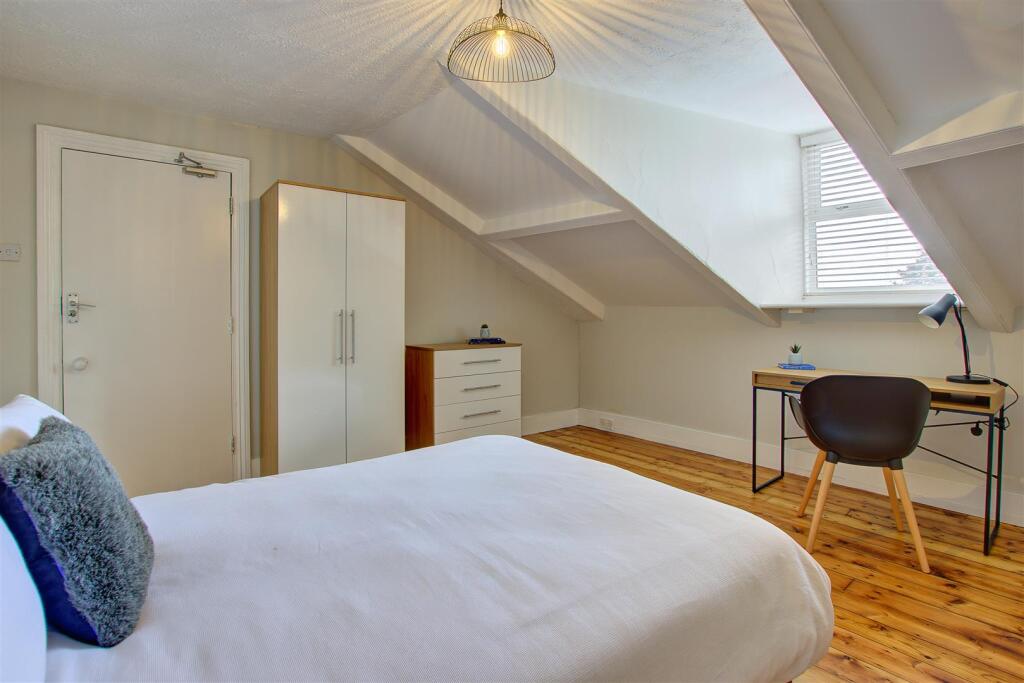 Bed 5.jpg
