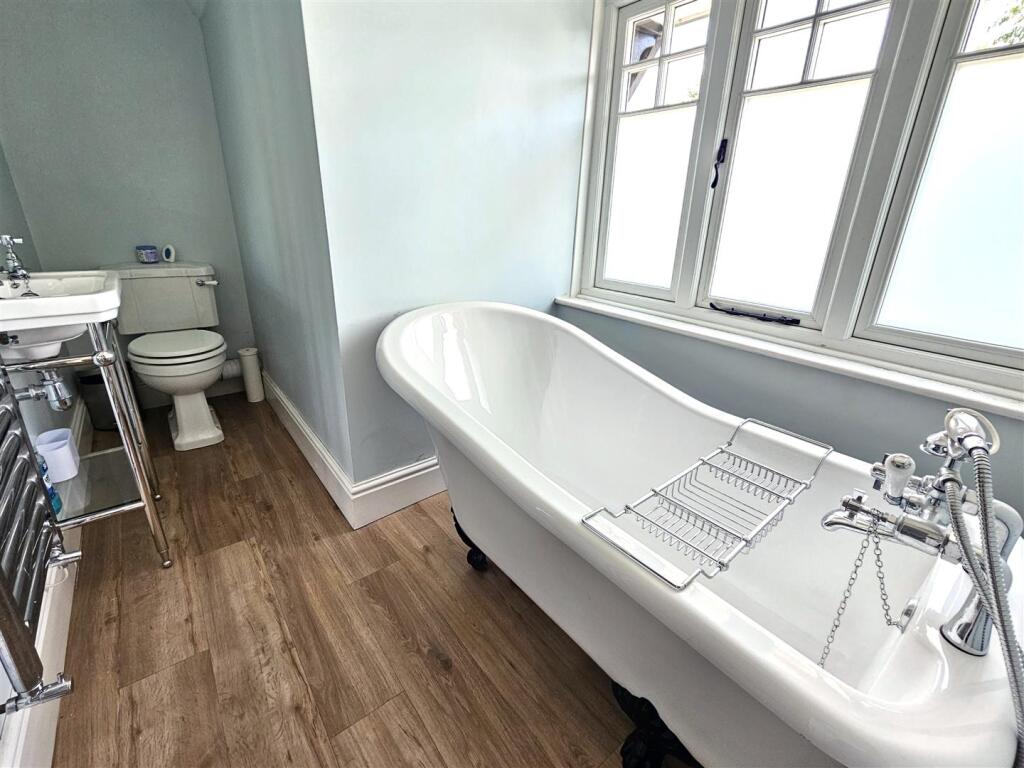 En Suite to Bed 4.jpg