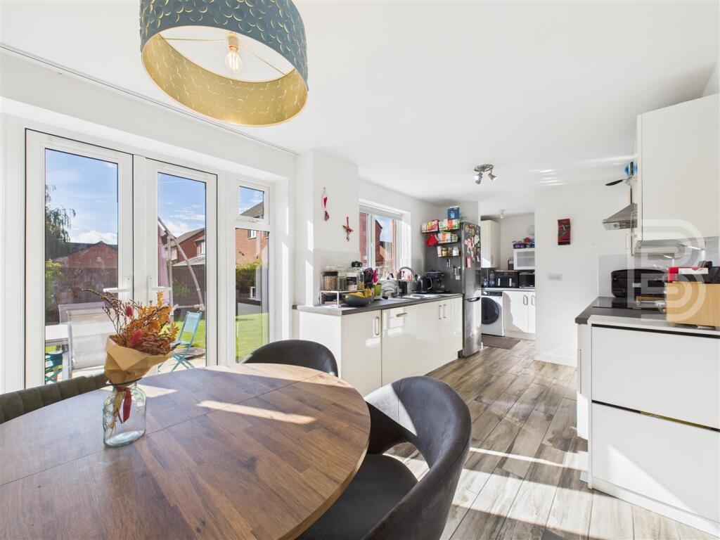 Kitchen Diner (1).jpg