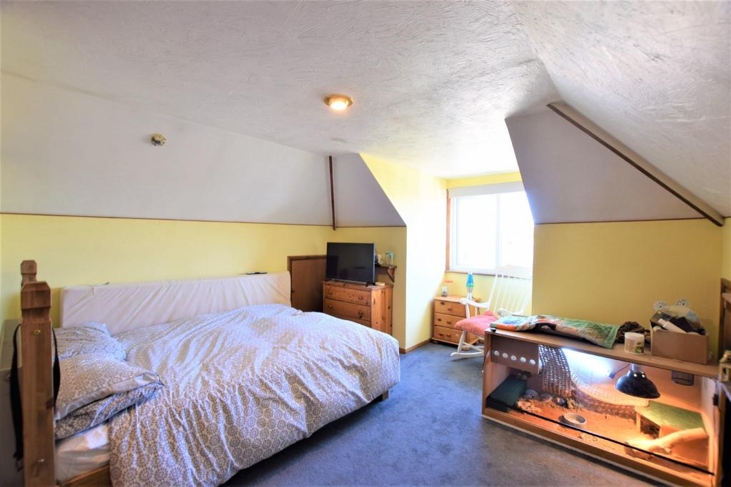 FIRST FLOOR: BEDROOM