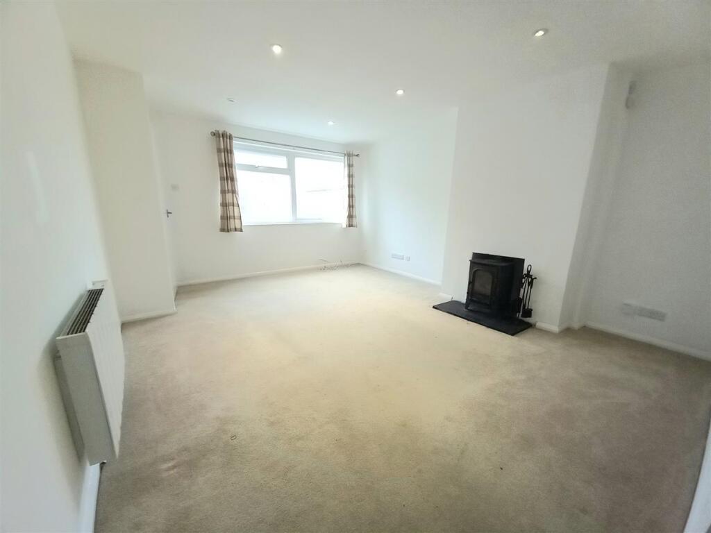 12 Waterloo Tce Lounge.jpg