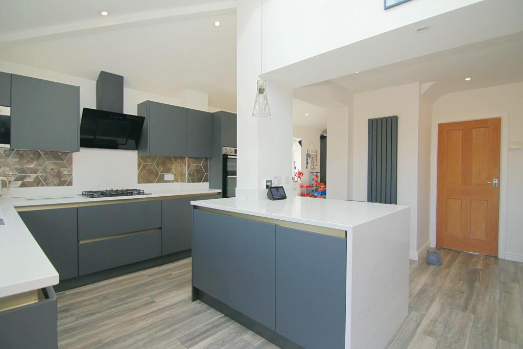 KITCHEN / DINER